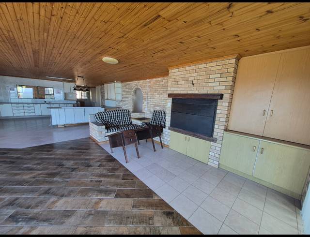 4 BEDROOM HOUSE FOR SALE IN DANA BAY